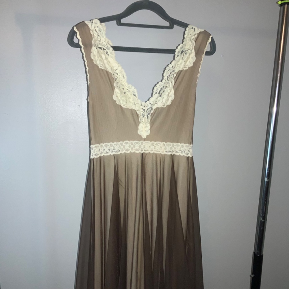 Elegant‎ Lace Trimmed Brown Nightgown Sz Med - Picture 7 of 11